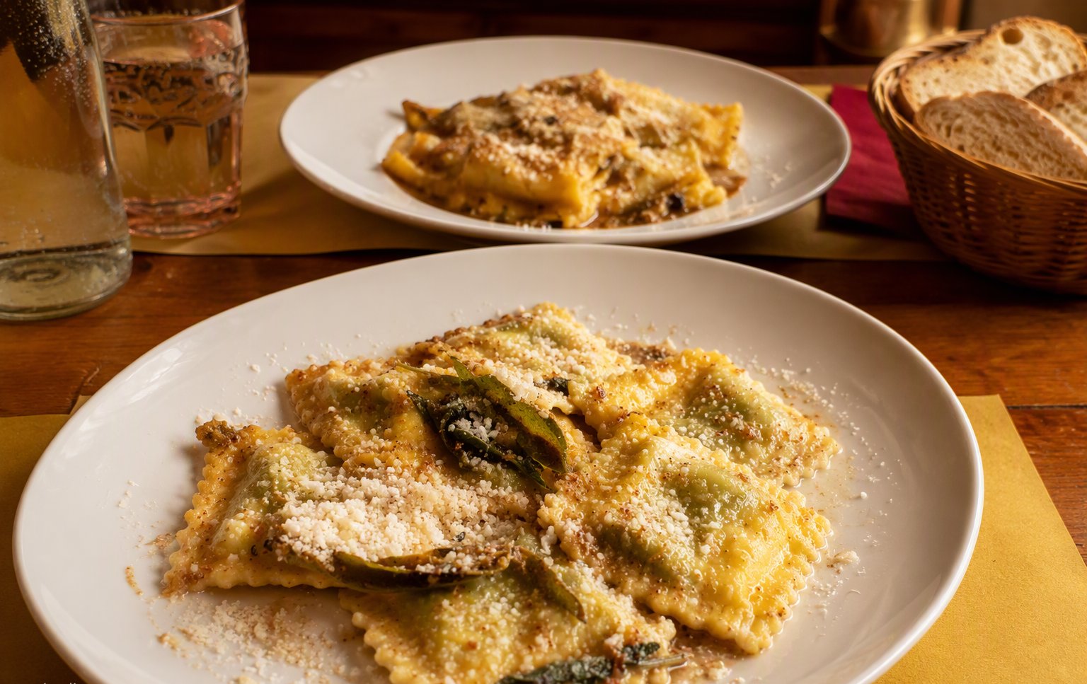 Ravioli di ricotta e spinaci con crema di tartufo